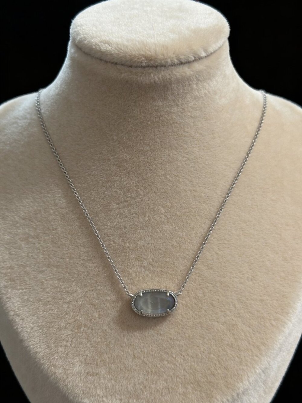 Elisa Silver Pendant Necklace